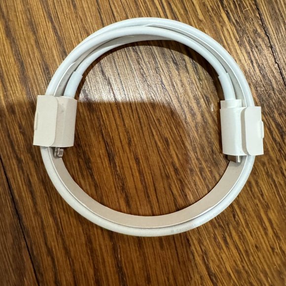 Apple, USB-C to Lightning Cable (1 m)  x 4  (one brand new, 3 perfect condition) - Picture 2 of 5